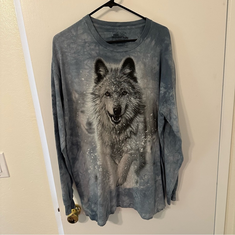 Long sleeve wolf shirt